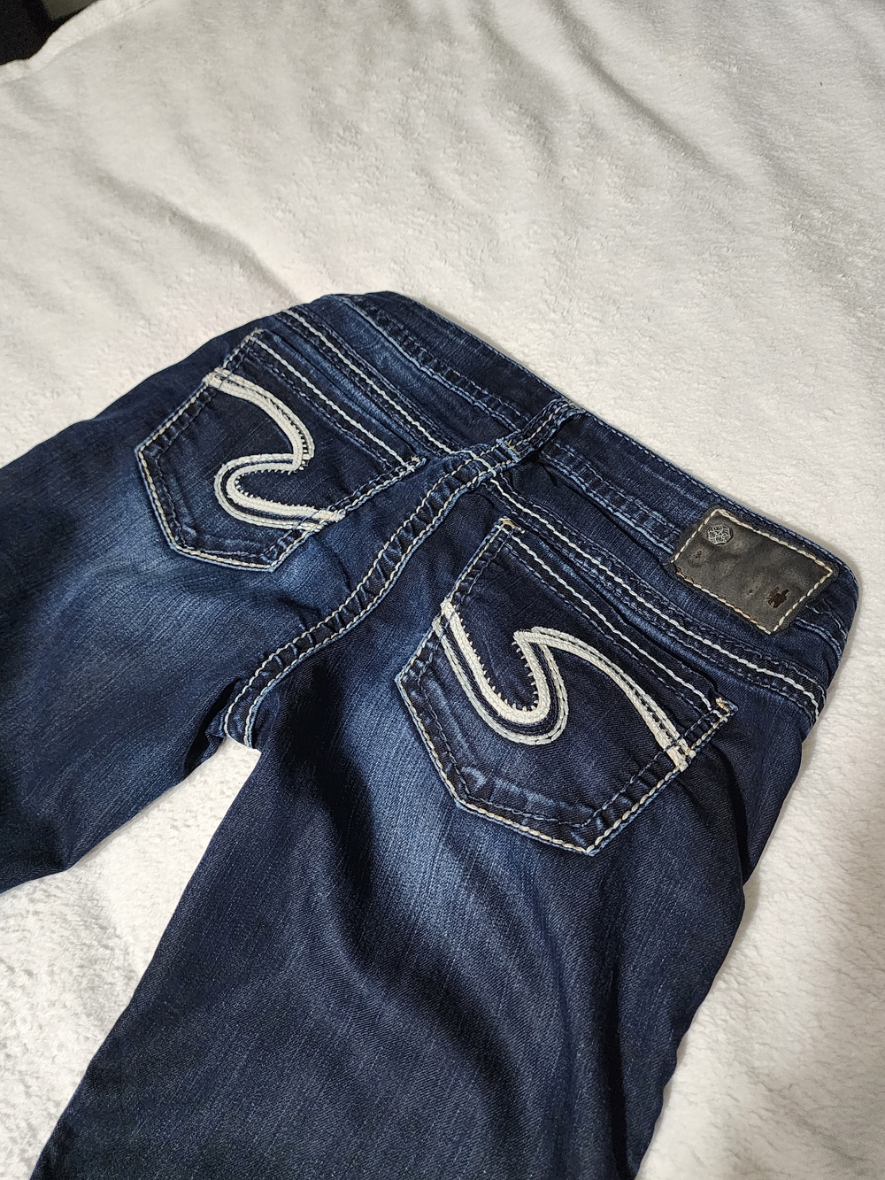 Silver Jeans Dark Blue Flare Jeans with Contrast Stitching - Picture 3 of 9
